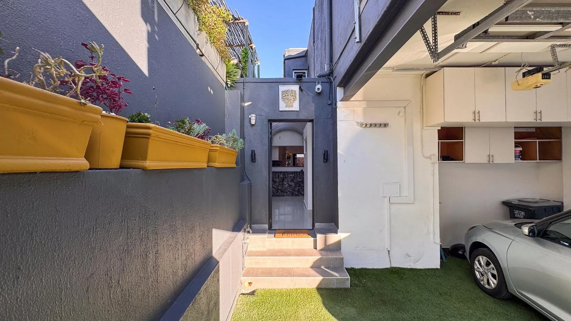 Urban Oasis Penthouse-Jacuzzi! Villa Cape Town South Africa