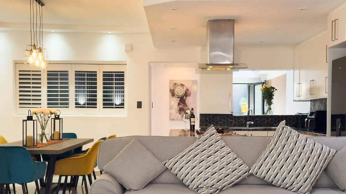 Urban Oasis Penthouse-Jacuzzi! Villa Cape Town Holiday home