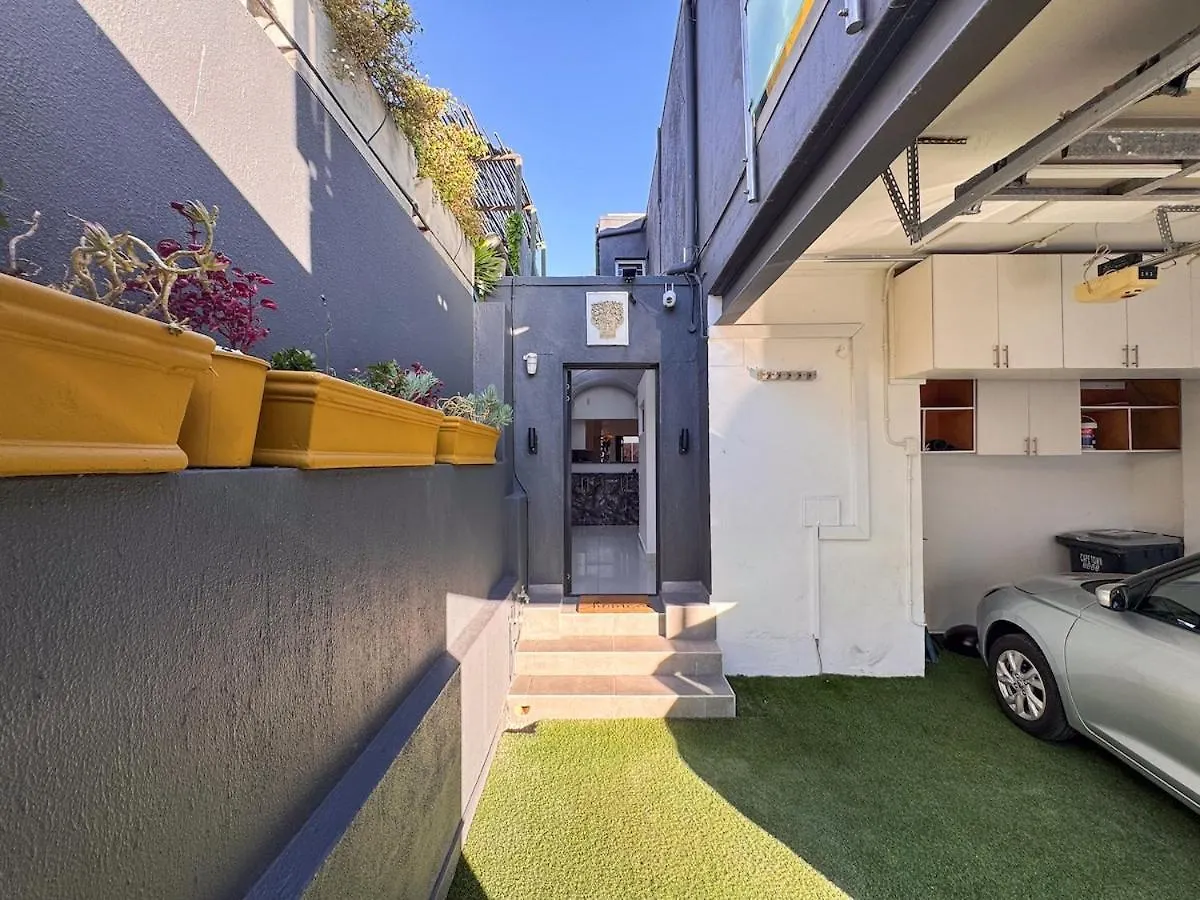 Urban Oasis Penthouse-Jacuzzi! Villa Cape Town Holiday home