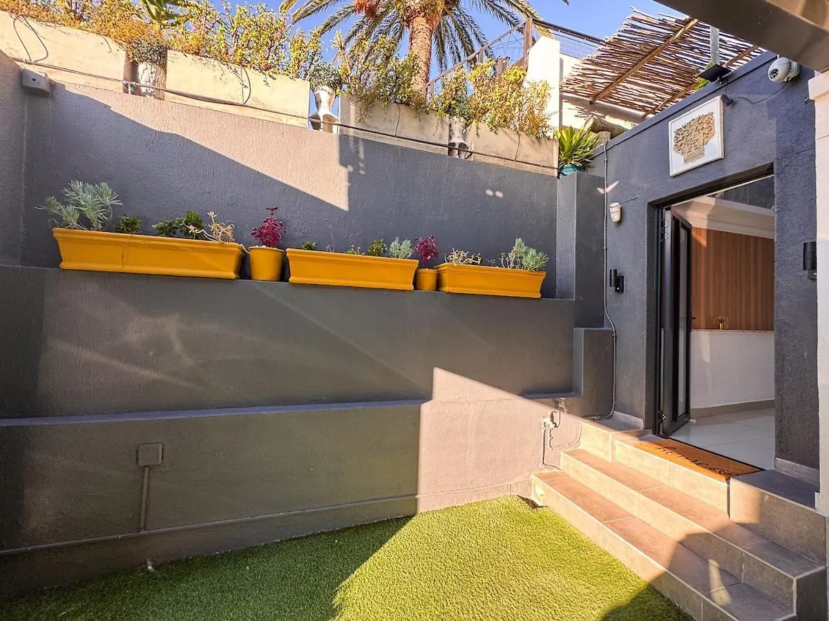 Urban Oasis Penthouse-Jacuzzi! Villa Cape Town