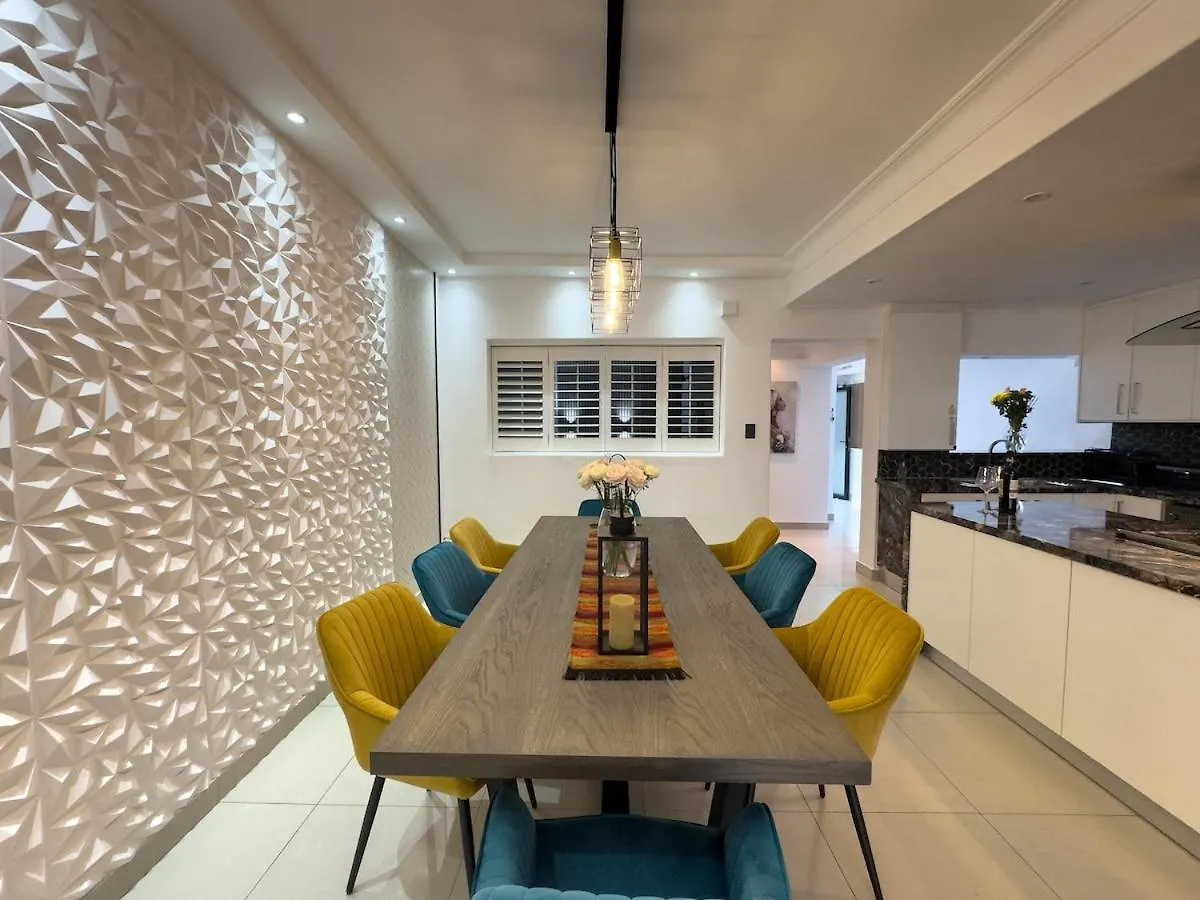 Urban Oasis Penthouse-Jacuzzi! Villa Cape Town Holiday home