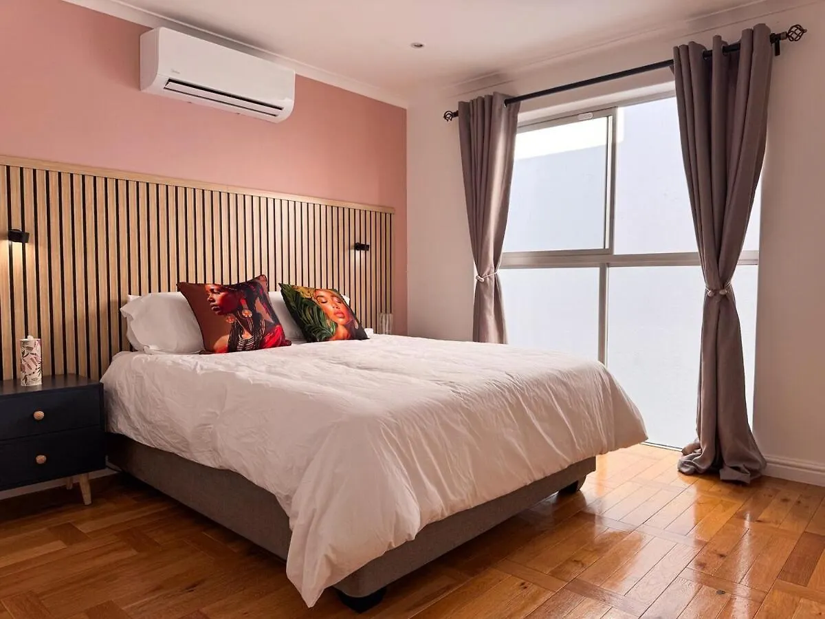 Holiday home Urban Oasis Penthouse-Jacuzzi! Villa Cape Town