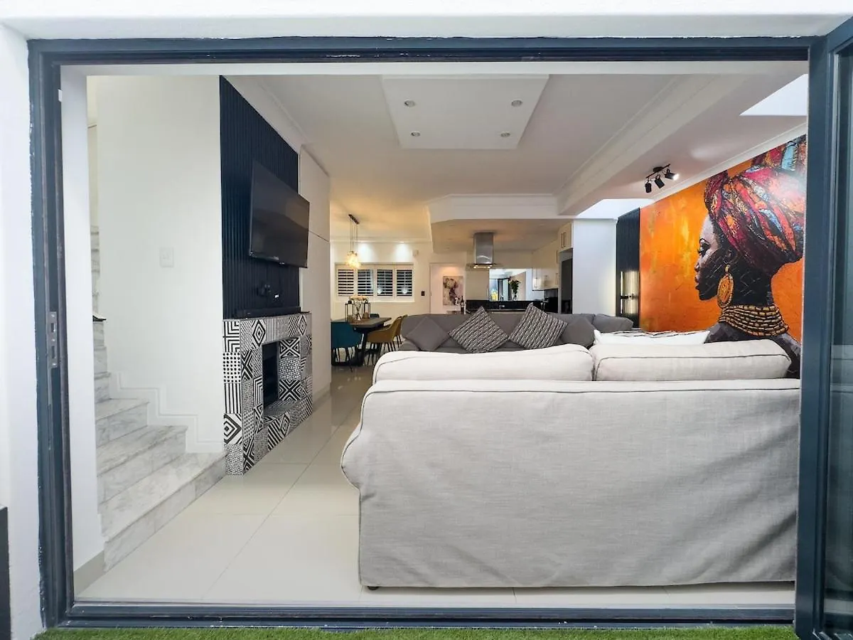 Urban Oasis Penthouse-Jacuzzi! Villa Cape Town Holiday home